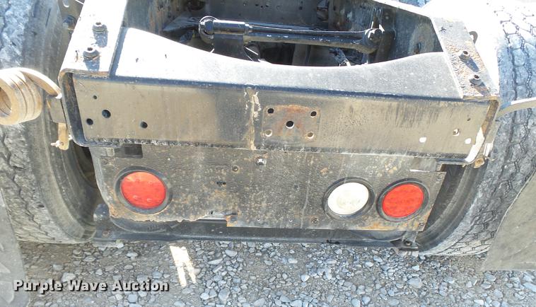 image for item DB7231 2006 Volvo VNM semi truck