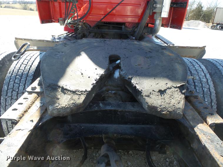 image for item DB7231 2006 Volvo VNM semi truck