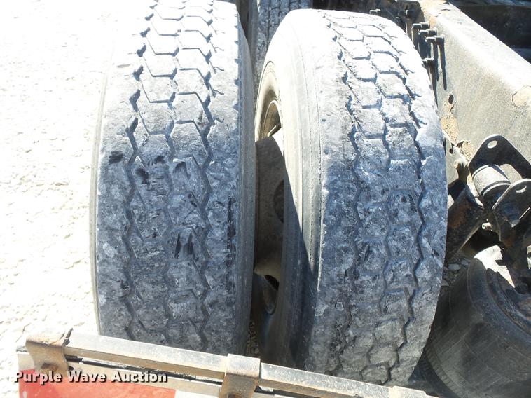 image for item DB7231 2006 Volvo VNM semi truck