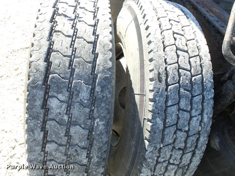 image for item DB7231 2006 Volvo VNM semi truck