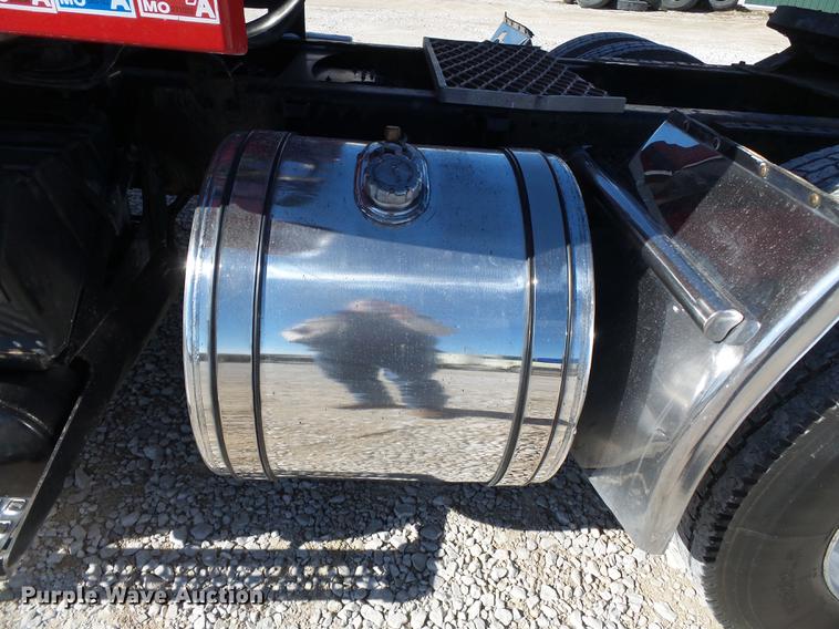 image for item DB7231 2006 Volvo VNM semi truck