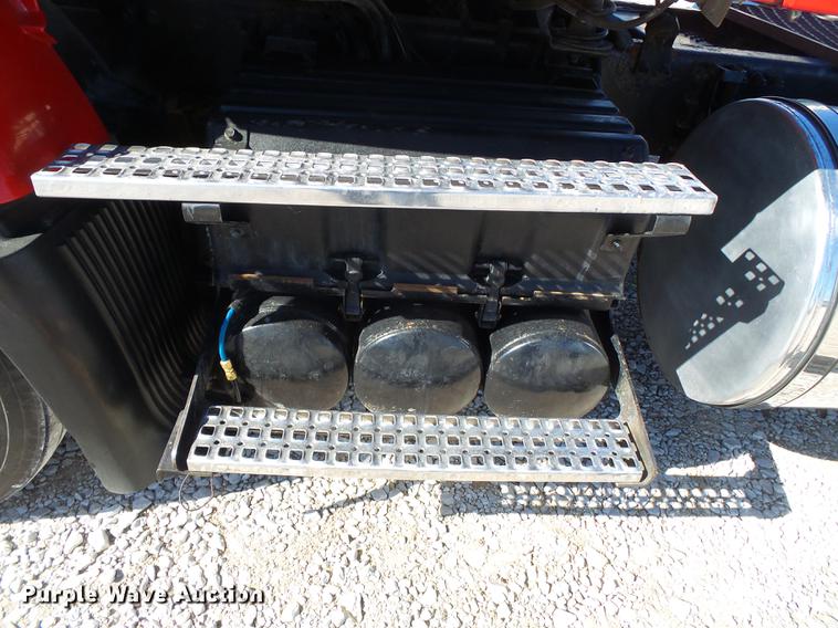 image for item DB7231 2006 Volvo VNM semi truck