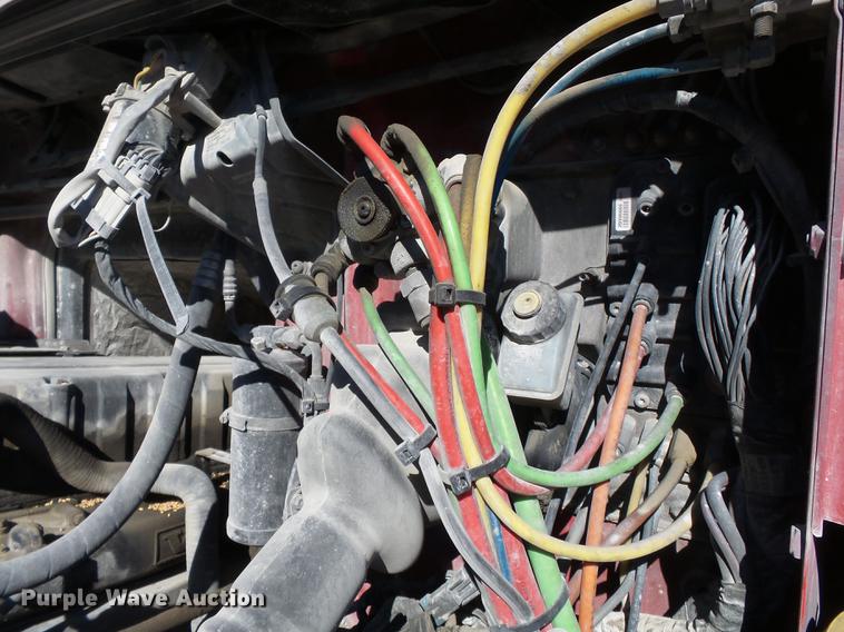 image for item DB7231 2006 Volvo VNM semi truck