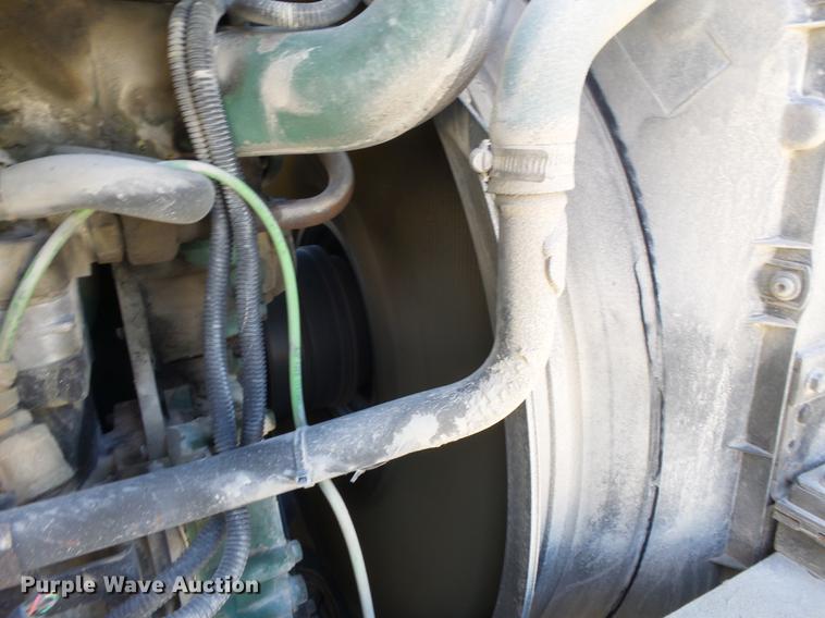 image for item DB7231 2006 Volvo VNM semi truck