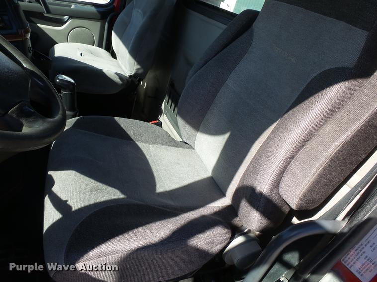 image for item DB7231 2006 Volvo VNM semi truck