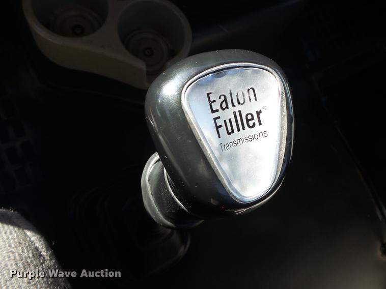 image for item DB7231 2006 Volvo VNM semi truck