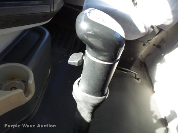 image for item DB7231 2006 Volvo VNM semi truck