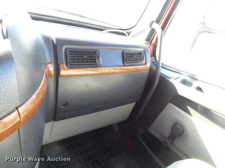 image for item DB7231 2006 Volvo VNM semi truck