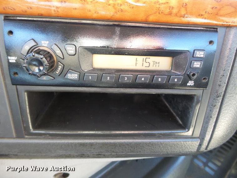 image for item DB7231 2006 Volvo VNM semi truck