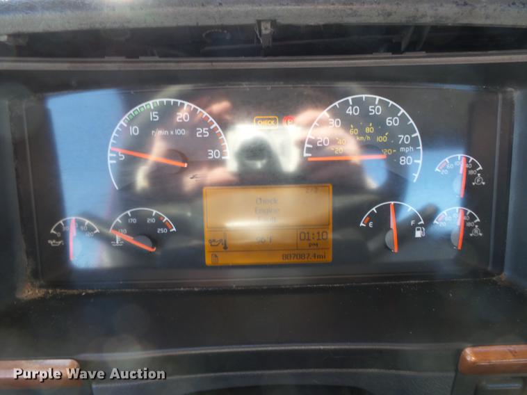 image for item DB7231 2006 Volvo VNM semi truck