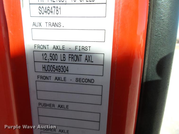 image for item DB7231 2006 Volvo VNM semi truck