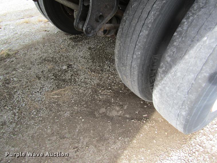 image for item DB9772 2001 Wabash dry van trailer