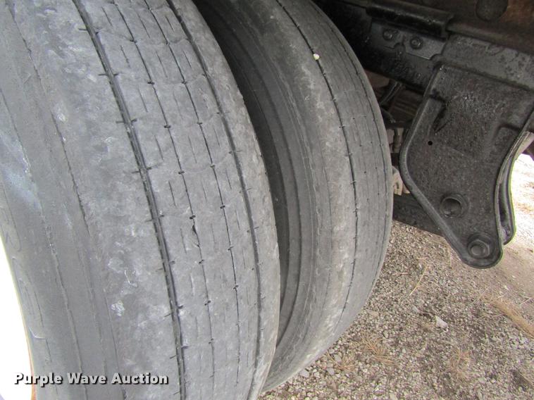 image for item DB9772 2001 Wabash dry van trailer