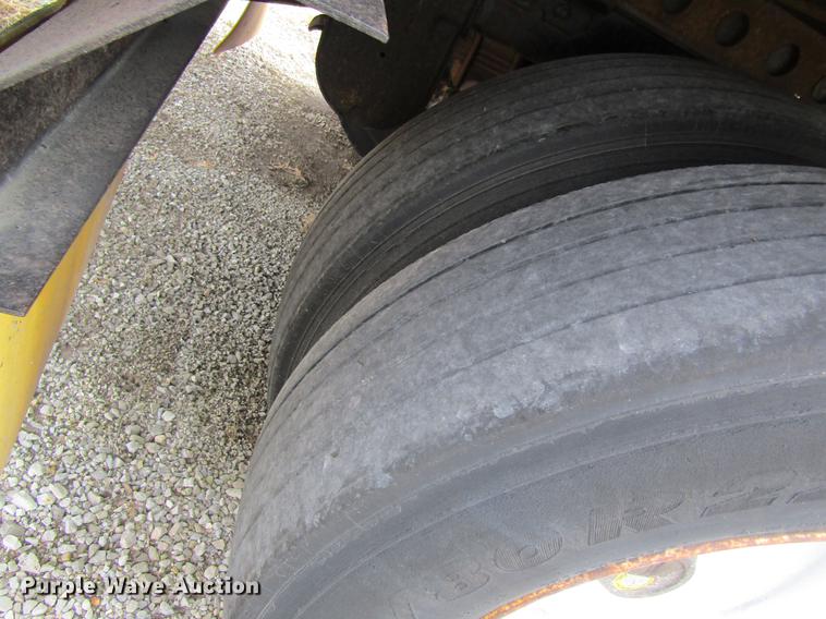 image for item DB9772 2001 Wabash dry van trailer