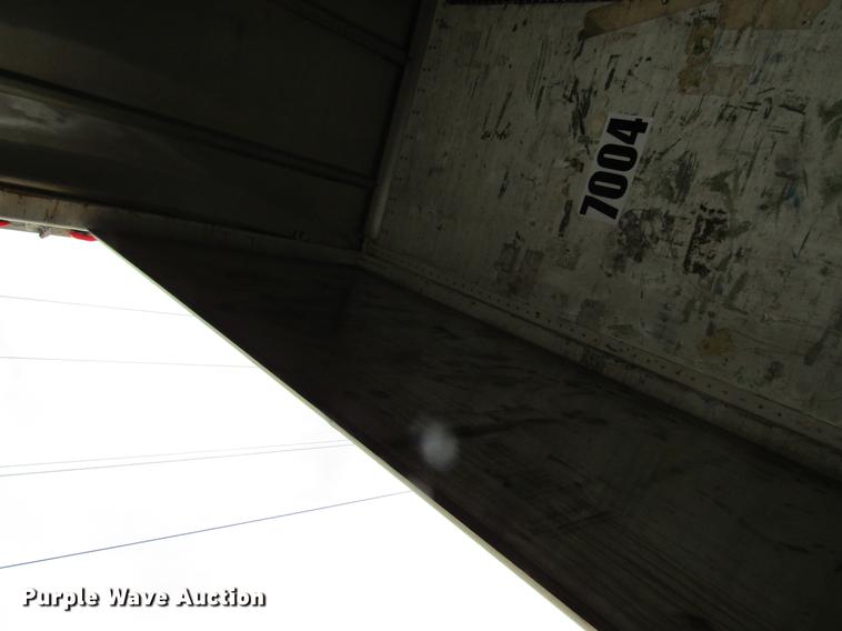 image for item DB9772 2001 Wabash dry van trailer