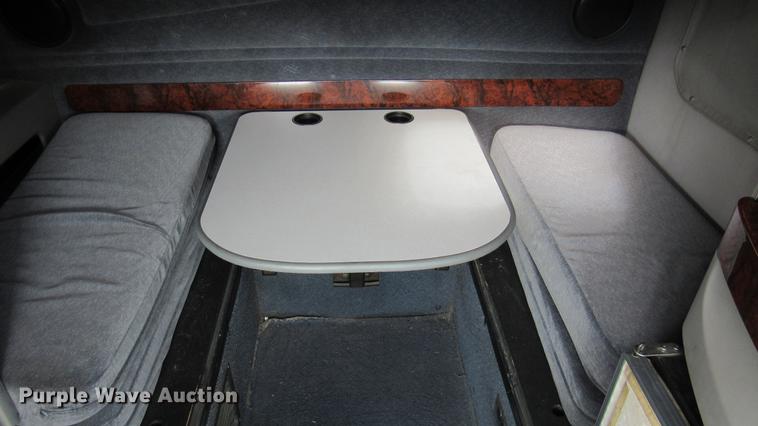 image for item DC2190 2001 Volvo VNL semi truck