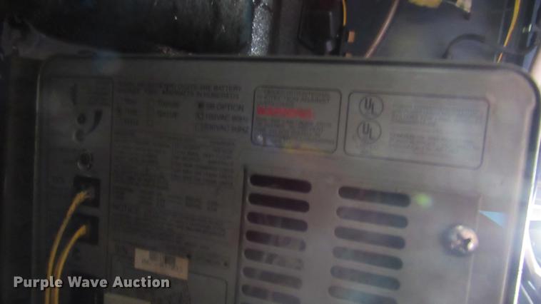 image for item DC2190 2001 Volvo VNL semi truck