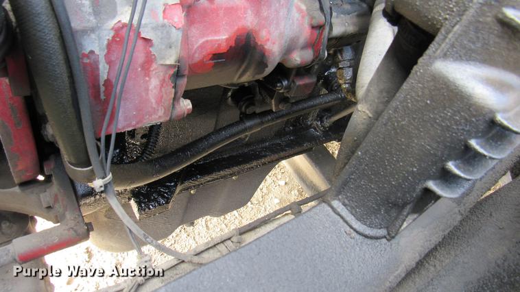 image for item DC2190 2001 Volvo VNL semi truck