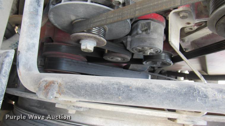 image for item DC2190 2001 Volvo VNL semi truck