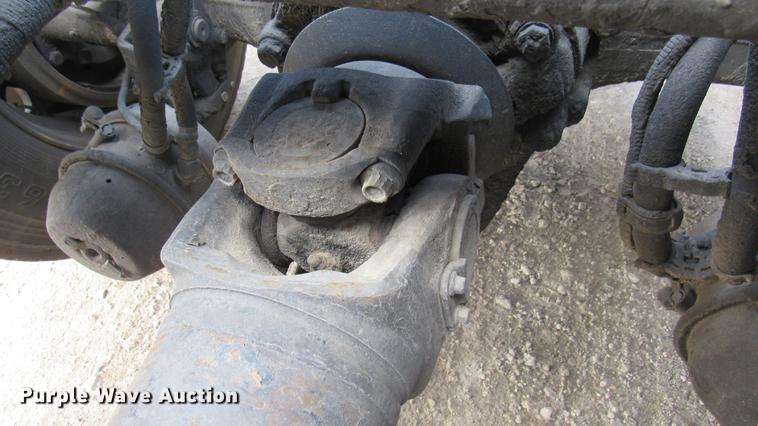 image for item DC2190 2001 Volvo VNL semi truck