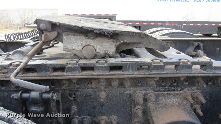 image for item DC2190 2001 Volvo VNL semi truck