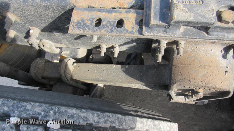 image for item DC2190 2001 Volvo VNL semi truck