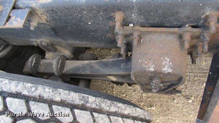 image for item DC2190 2001 Volvo VNL semi truck