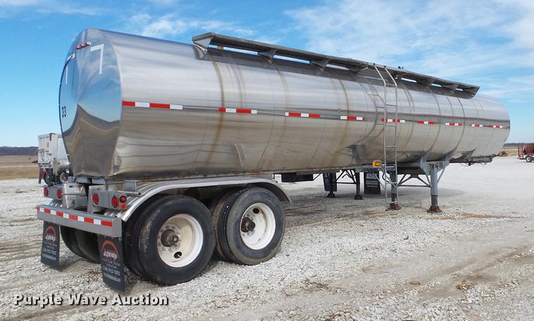 image for item DC5684 1971 Heil tank trailer