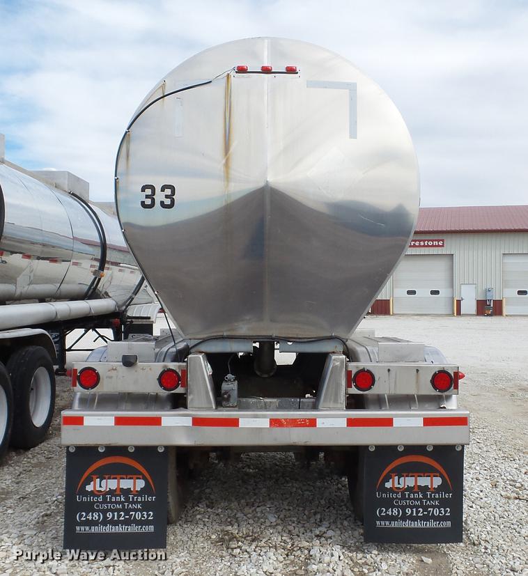 image for item DC5684 1971 Heil tank trailer