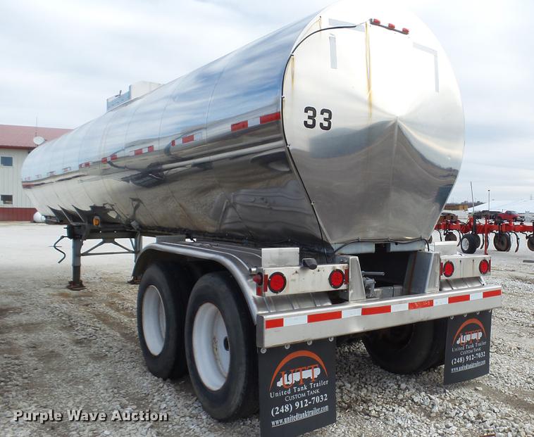 image for item DC5684 1971 Heil tank trailer