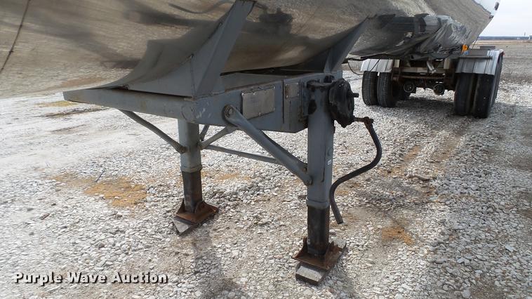 image for item DC5684 1971 Heil tank trailer