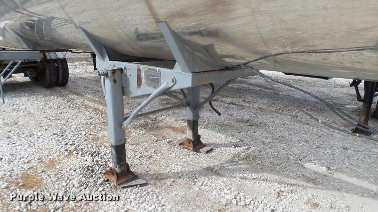 image for item DC5684 1971 Heil tank trailer