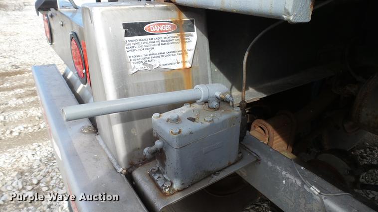 image for item DC5684 1971 Heil tank trailer