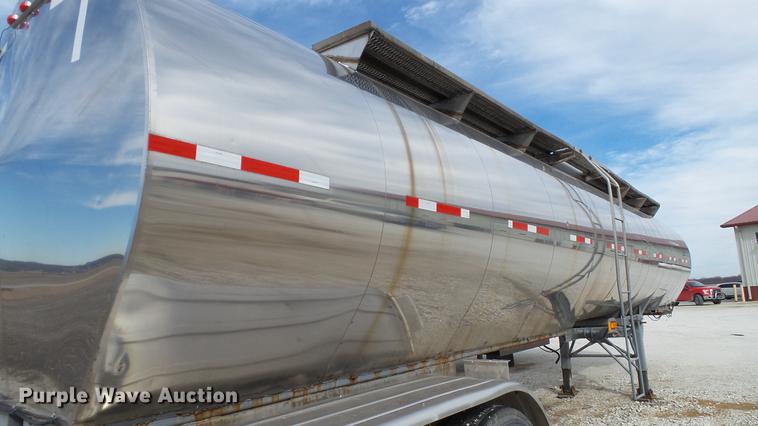 image for item DC5684 1971 Heil tank trailer