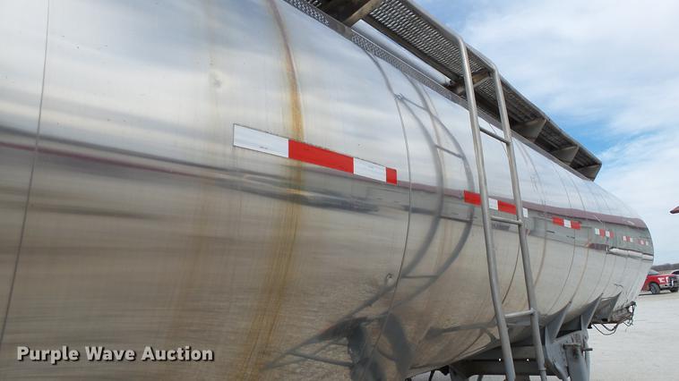 image for item DC5684 1971 Heil tank trailer