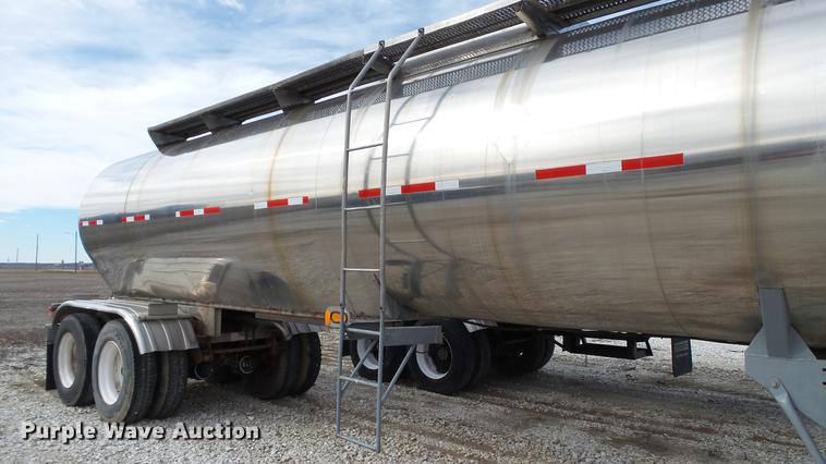 image for item DC5684 1971 Heil tank trailer