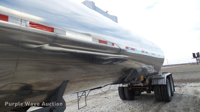 image for item DC5684 1971 Heil tank trailer