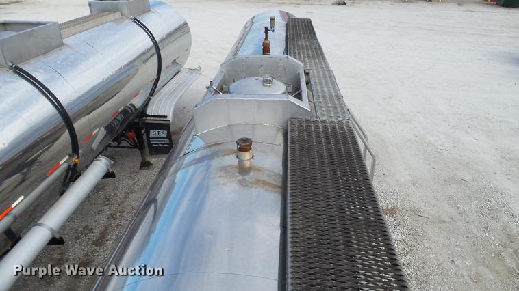 image for item DC5684 1971 Heil tank trailer