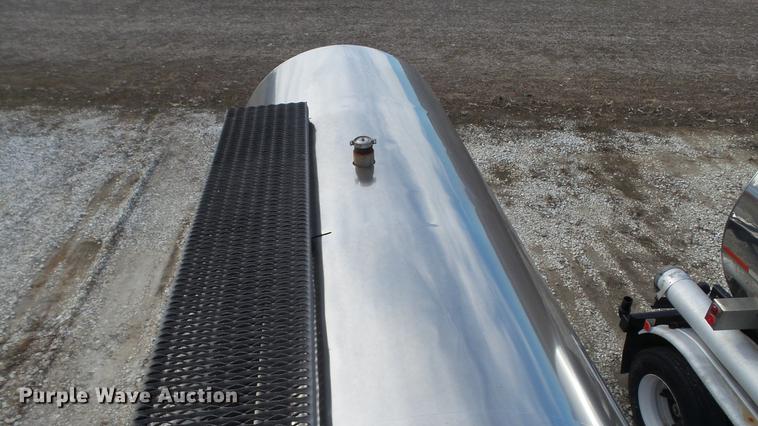 image for item DC5684 1971 Heil tank trailer