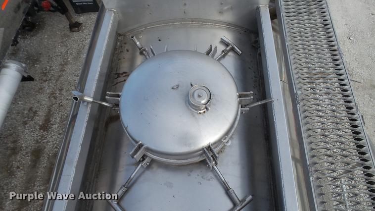 image for item DC5684 1971 Heil tank trailer