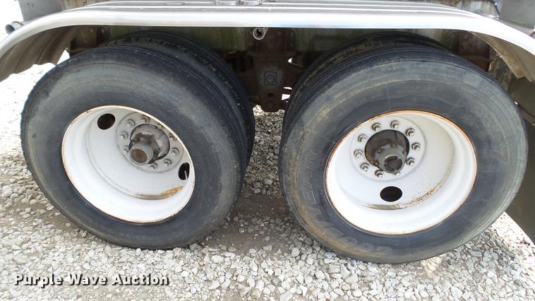 image for item DC5684 1971 Heil tank trailer