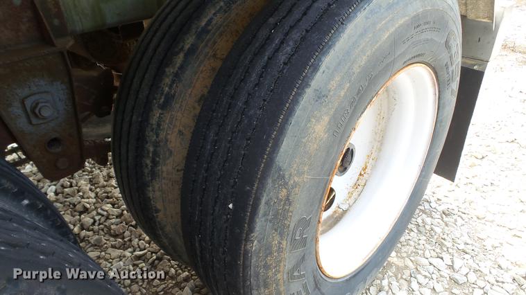 image for item DC5684 1971 Heil tank trailer