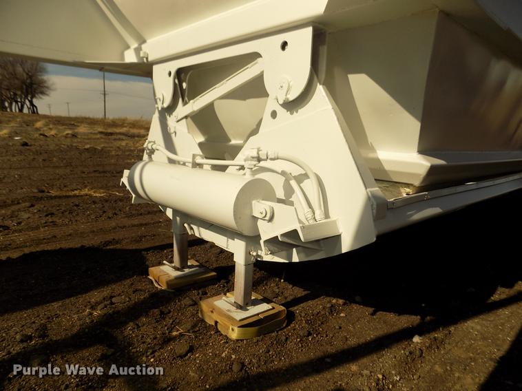 image for item DD2908 1999 Road Master G440 bottom dump trailer