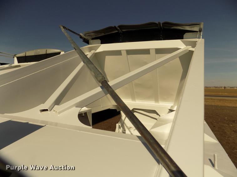 image for item DD2909 2000 Red River BD237 bottom dump trailer