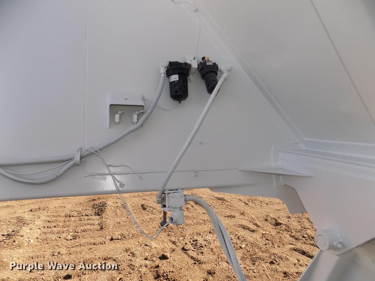 image for item DD2909 2000 Red River BD237 bottom dump trailer