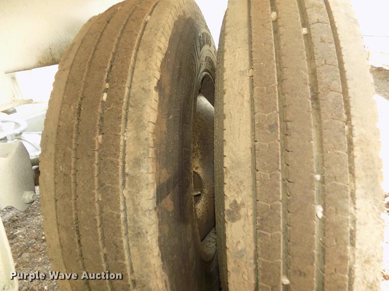 image for item DD2909 2000 Red River BD237 bottom dump trailer