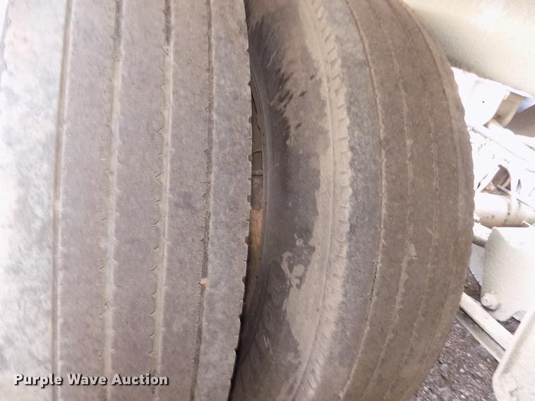 image for item DD2909 2000 Red River BD237 bottom dump trailer