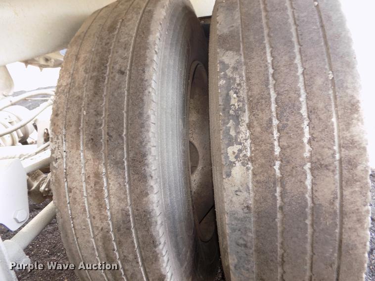 image for item DD2909 2000 Red River BD237 bottom dump trailer