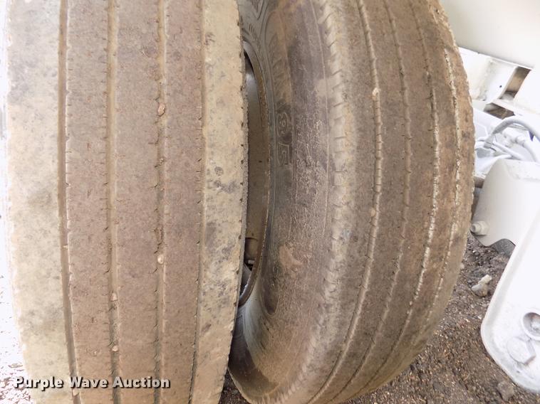 image for item DD2909 2000 Red River BD237 bottom dump trailer