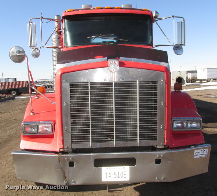 image for item DD2910 1999 Kenworth T800 semi truck
